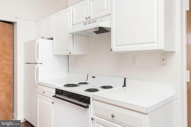 Building Photo - 220 S 16th St