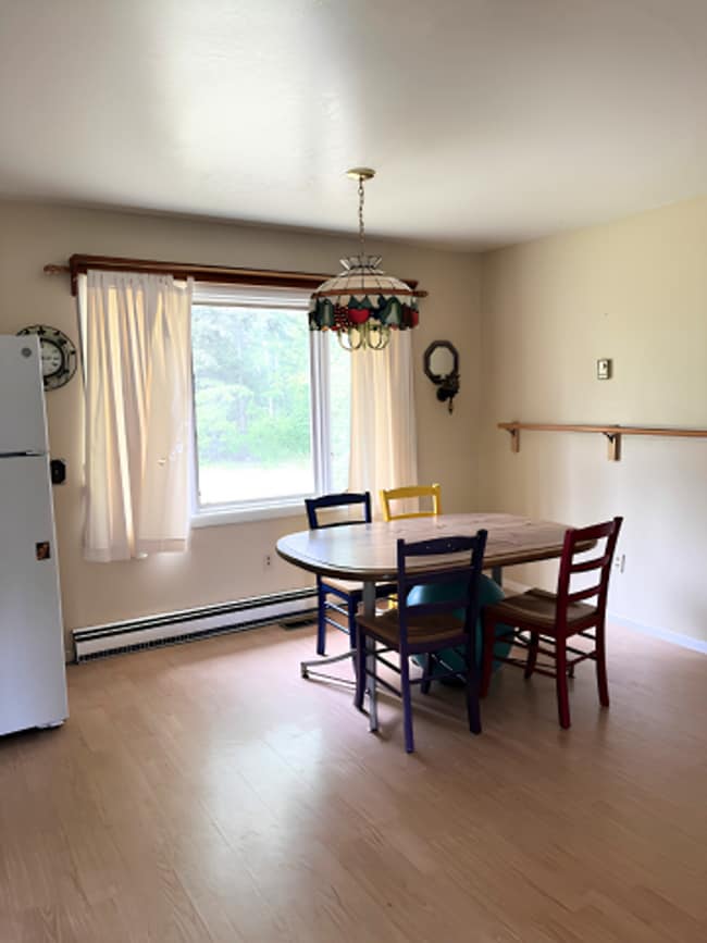 Building Photo - Charming Fully Furnished 3 Bedroom, 1.5 Bath Home – Dog Friendly!