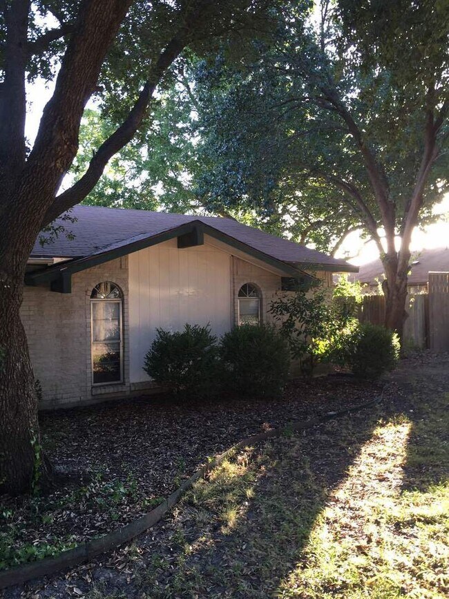 Foto del edificio - 3 Bedroom House in Garland, TX