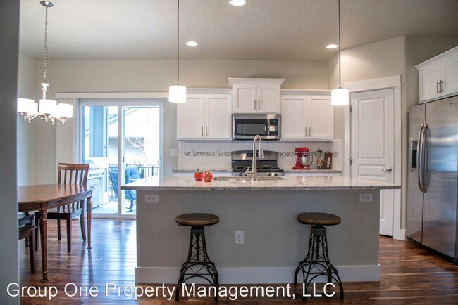 Foto del edificio - 3 br, 2.5 bath House - 5959 W. Beaufort St.