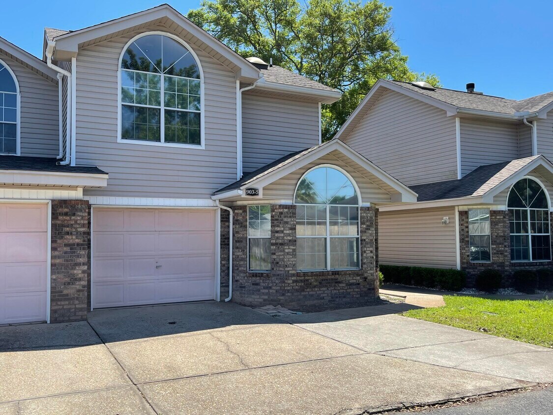 Foto principal - 903 Piedmont Pl