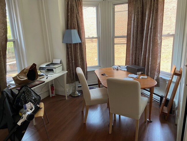 larger bed room/study room - 4439 Spruce St