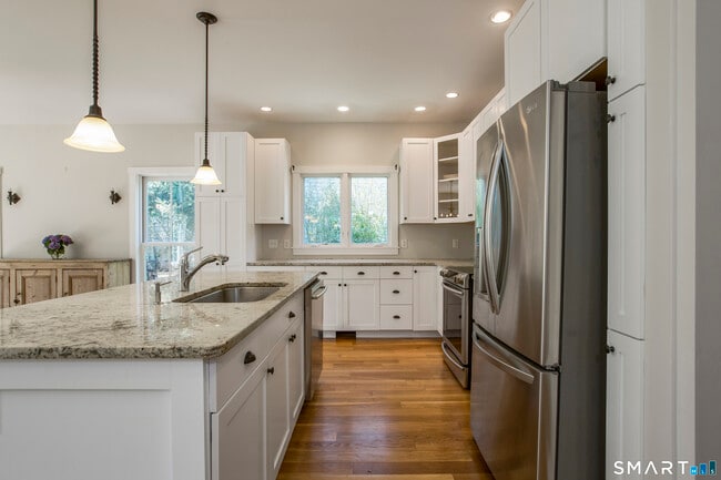 Foto del edificio - 14 Burr Rd