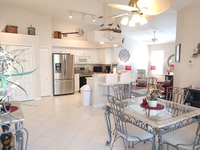 Building Photo - Annual Fully Furnished Second Floor Condo ...