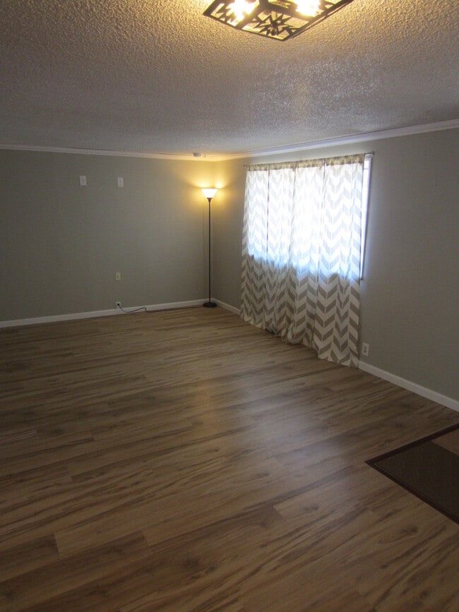 Building Photo - $1450 | 2BR/1BA House | Pet Friendly Ranch...