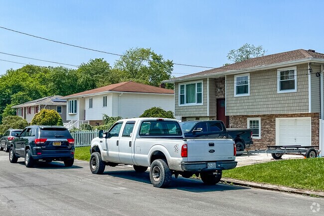Ranch style homes are numerous in Lindenhurst.