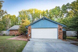 Building Photo - 913 NE Bob White Rd