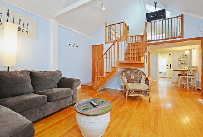 Foto del edificio - Charming, Furnished 1 Bed + Loft - Great L...