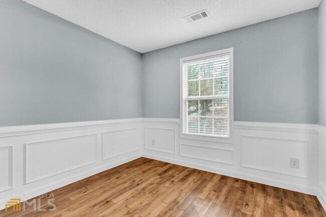 Foto del edificio - 404 Arbor Cir