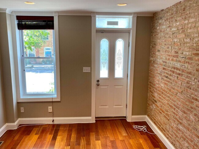 Foto del edificio - Charming 2 Bedroom Townhome in Canton, MD!