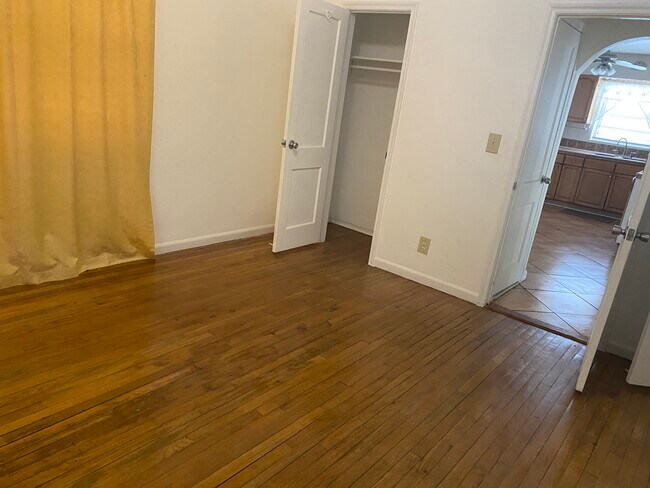Foto del edificio - 1588 NE 110th St