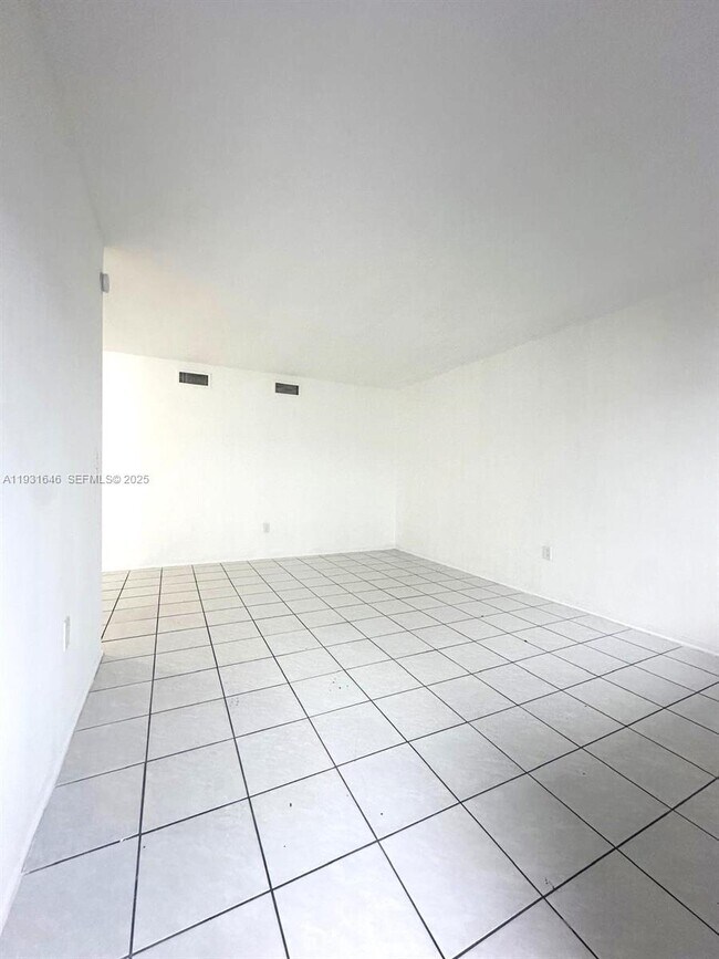 Foto del edificio - 7291 Gary Ave