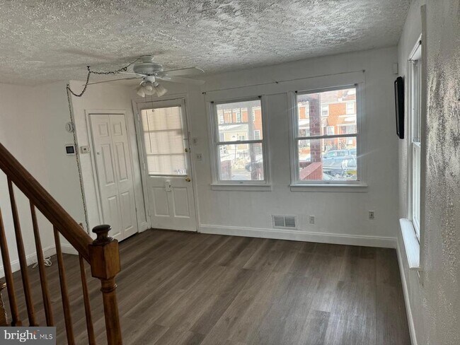 Foto del edificio - 7127 Eastbrook Ave