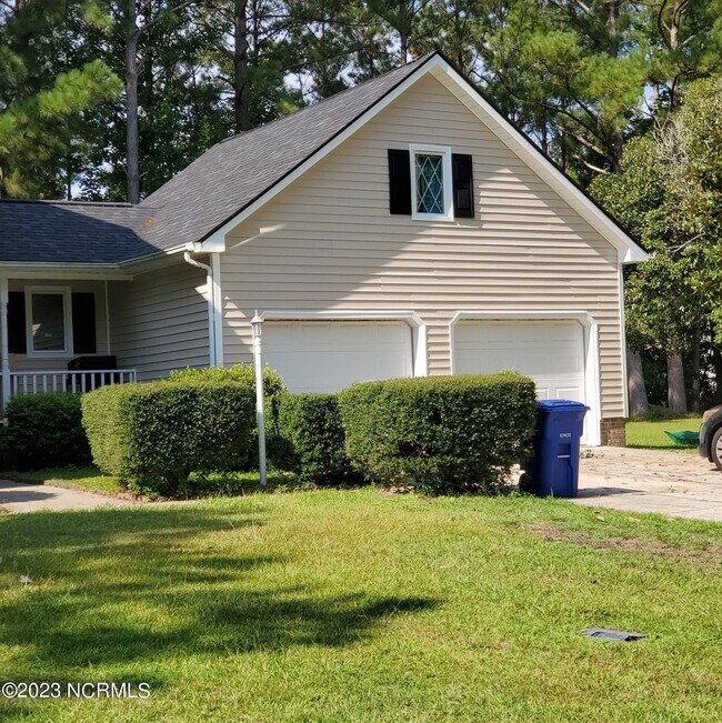 Building Photo - 909 Pine Valley Rd