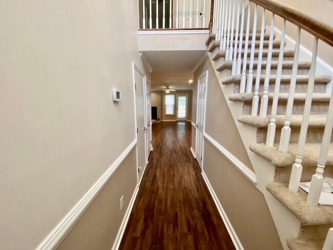Building Photo - Fantastic 2-Bedroom Townhome In Linkhorn! ...