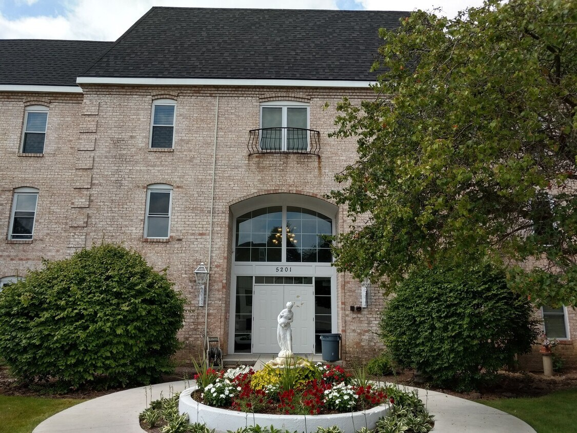 Foto principal - 5201 Carriage Way Dr