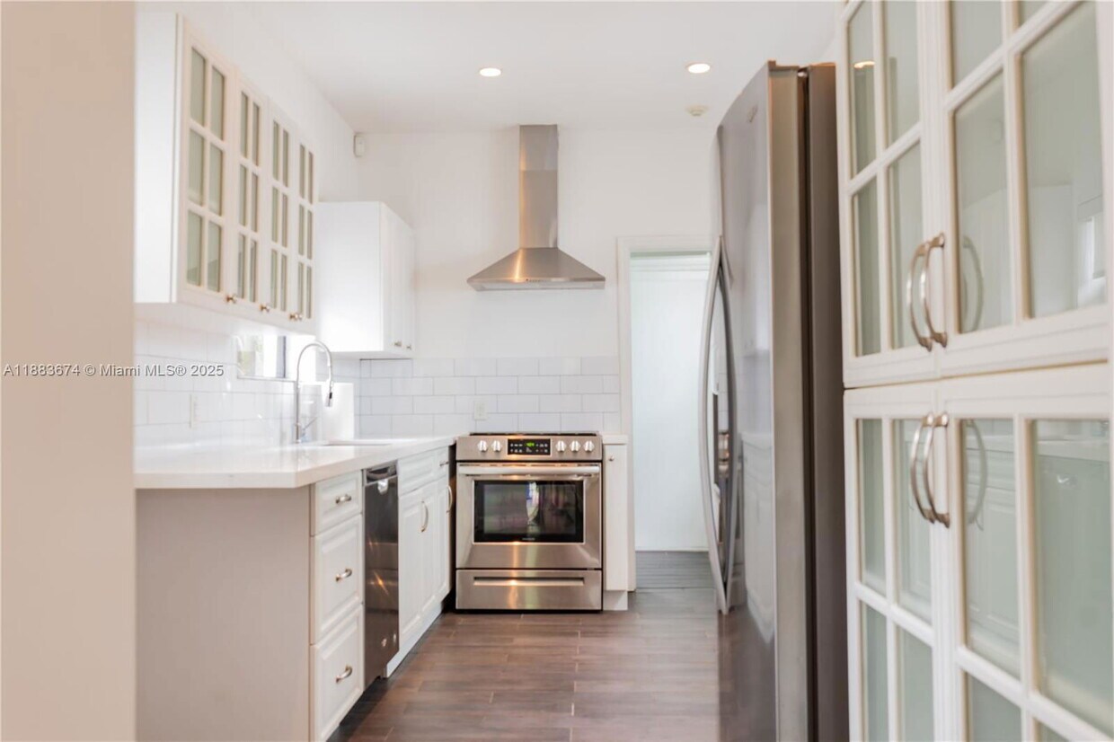 Foto principal - 5938 NE 5th Ave