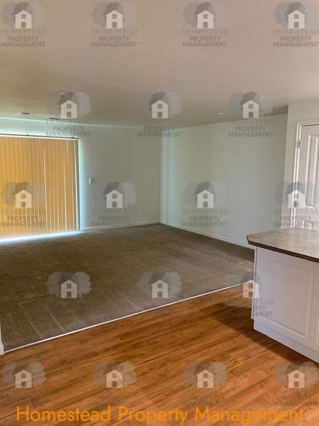 Building Photo - 411