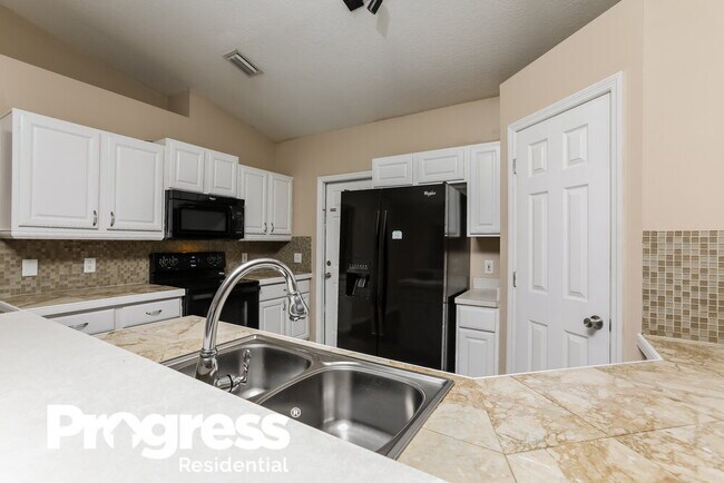 Building Photo - 210 Bloxam Ave