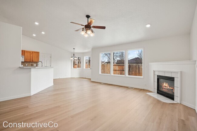 Building Photo - 3 br, 2 bath House - 2643 E Apricot Court