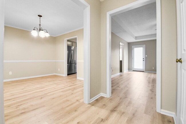 Building Photo - Pet Friendly Three Bedroom!