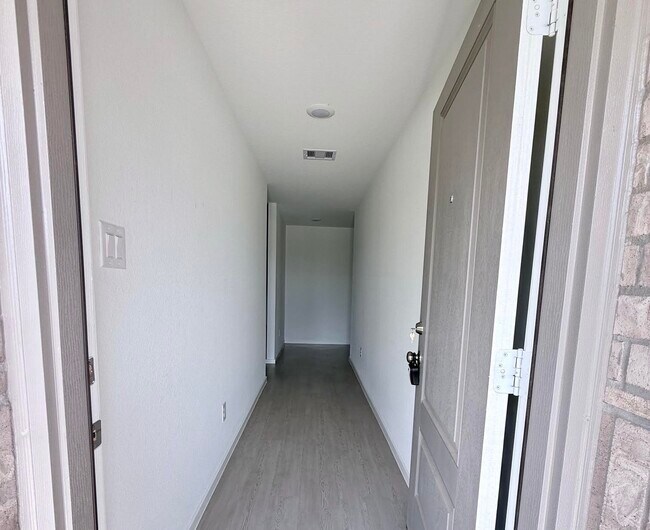 Building Photo - 6611 Water Oak Grn Ln