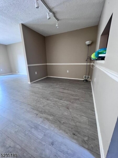 Building Photo - 2805 Pinhorn Dr