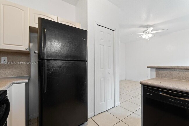 Foto del edificio - Southeast 26th Court, Homestead, FL 33035 - 4 BR 3 BA villa