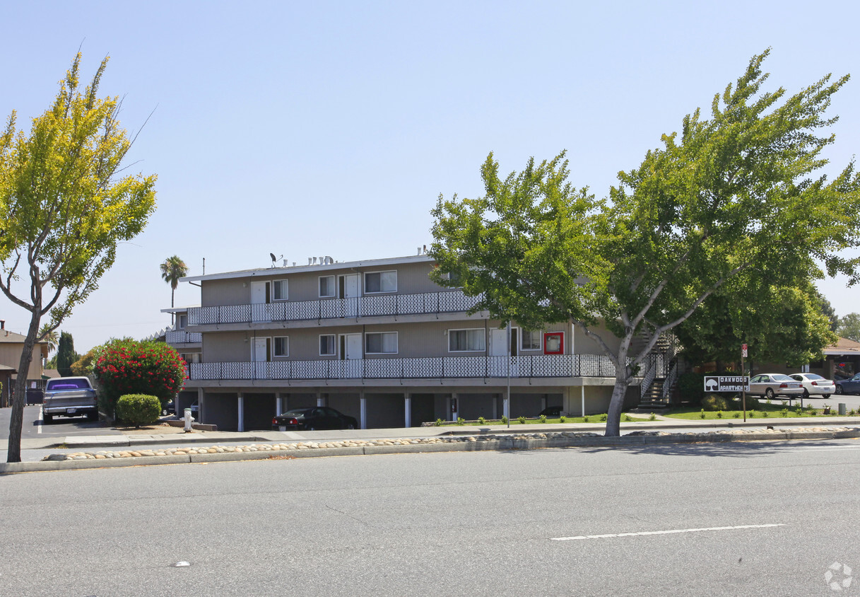 Primary Photo - Oakwood Apartments