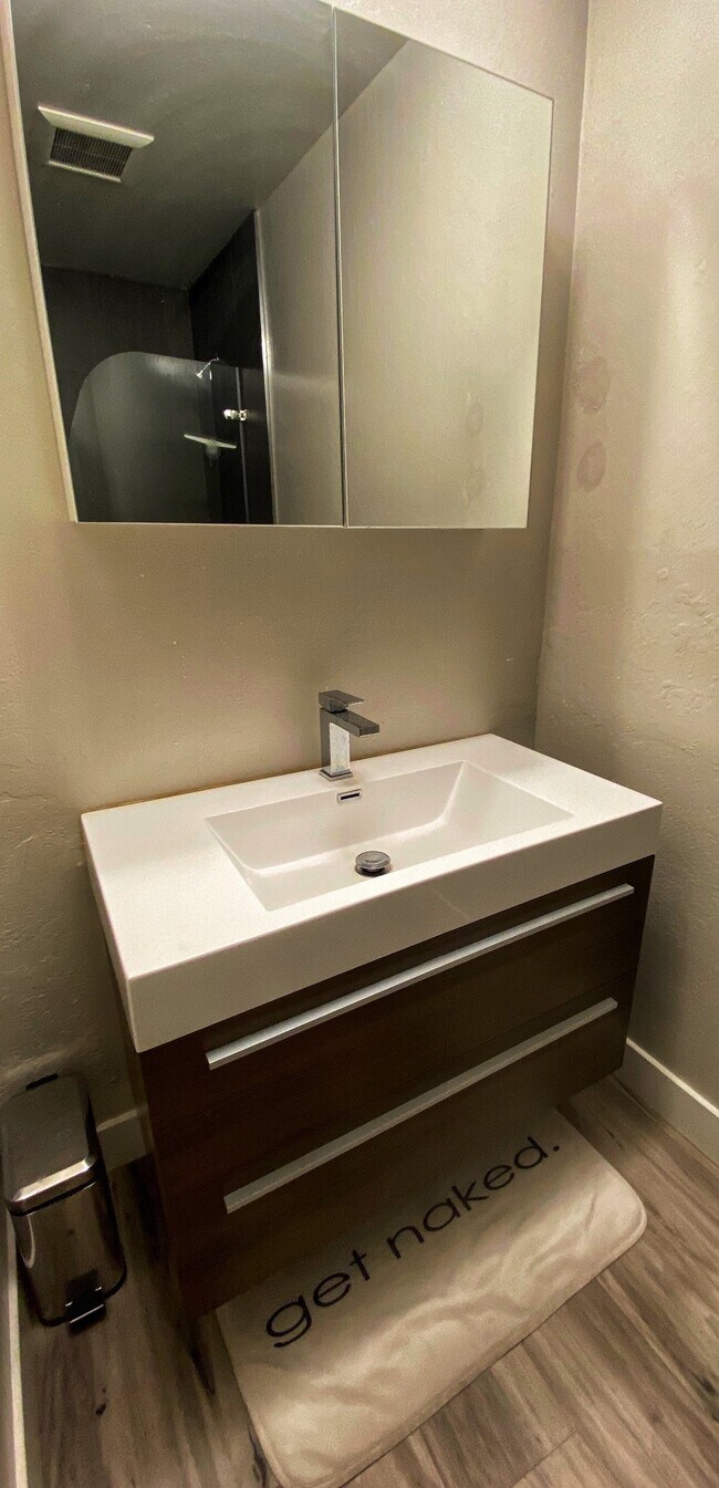 Bathroom - 5256 Westmont Ave