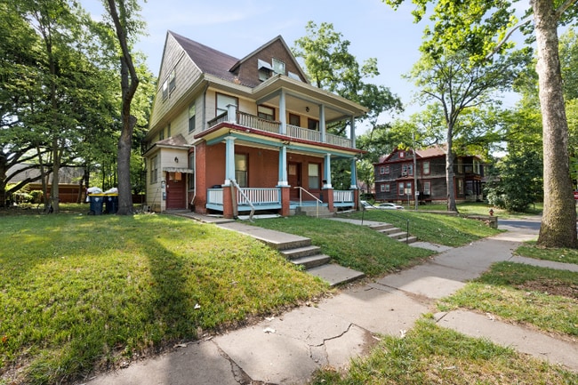 Building Photo - 3739 Bell St