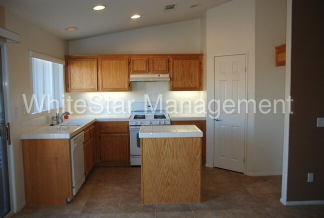 Building Photo - 83134 Long Cove Dr