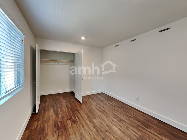 Foto del edificio - 4840 Blushing Star St