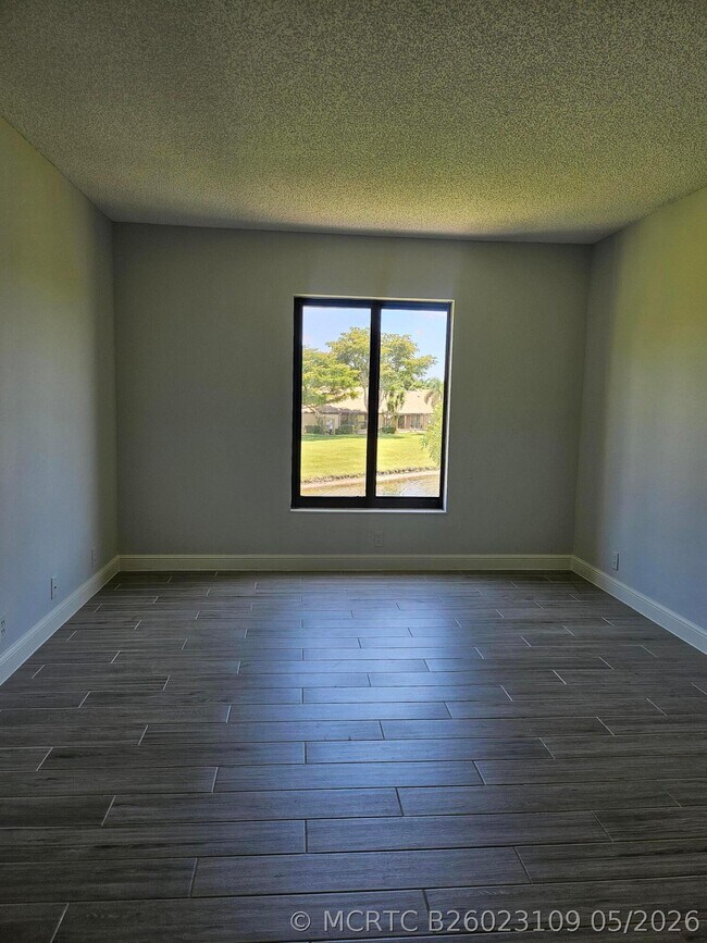 Foto del edificio - 811 Sky Pine Way