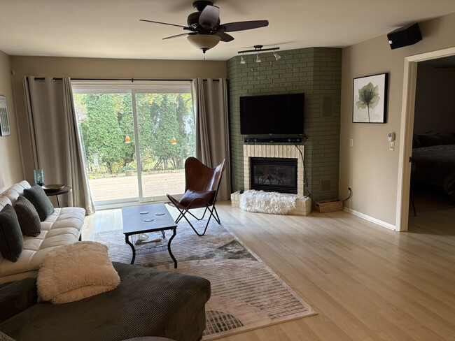 Foto del edificio - 4009 St Clair St