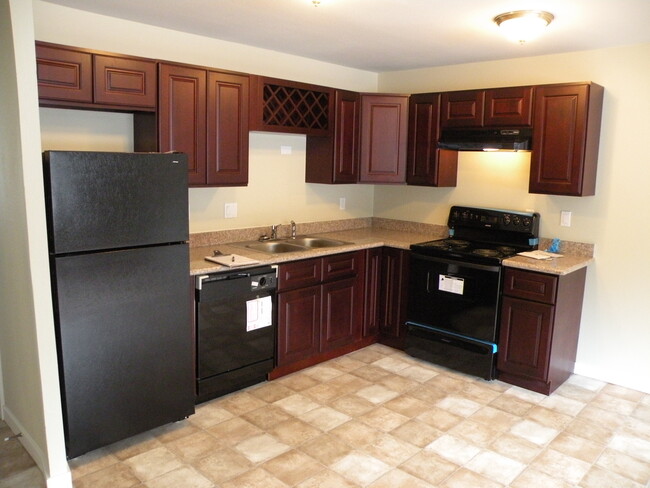 Granite counter top, Dishwasher, Stove and Refrigerator - 12511 98th Ave Ct SW