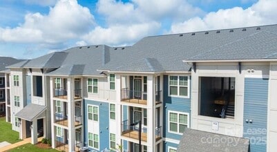 Building Photo - 104 Herrings Grn Lp