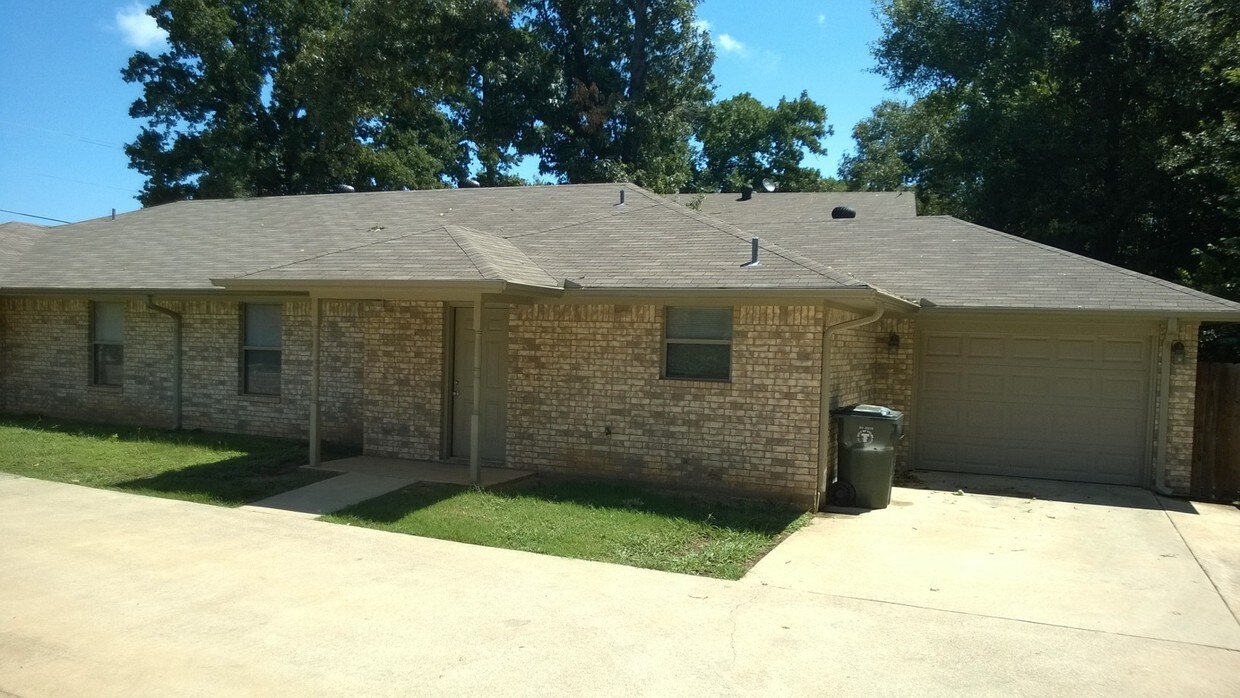 Primary Photo - 3609 McDonald Rd