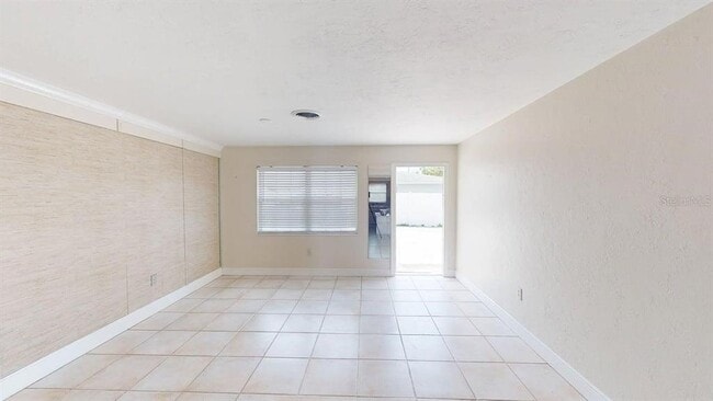 Building Photo - 2129 Couver Dr