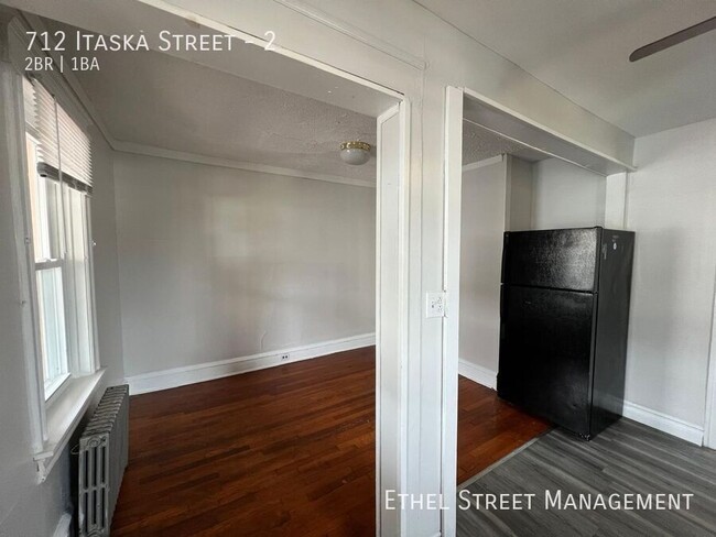 Building Photo - 712 Itaska St