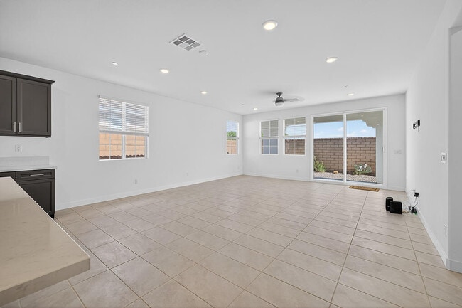 Building Photo - 73514 Cierra St