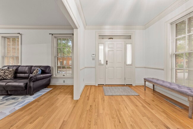 Building Photo - 325 Raleigh Ave