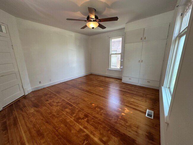 Foto del edificio - Coming Soon Large 4 bedroom 2 bath home