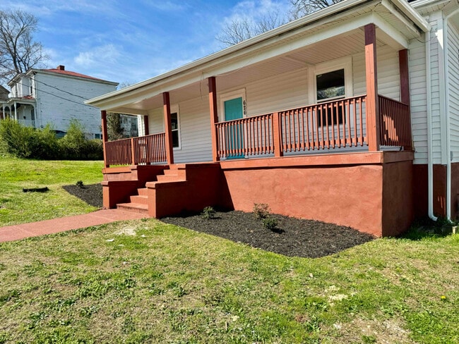 Building Photo - 626 Monroe St