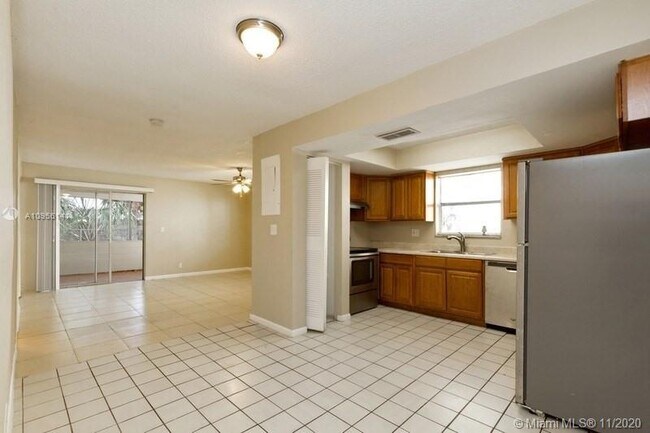 Building Photo - 920 SW 80th Ave