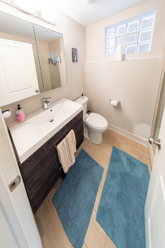 Foto del edificio - Beautiful West Humboldt Park Single Family Home
