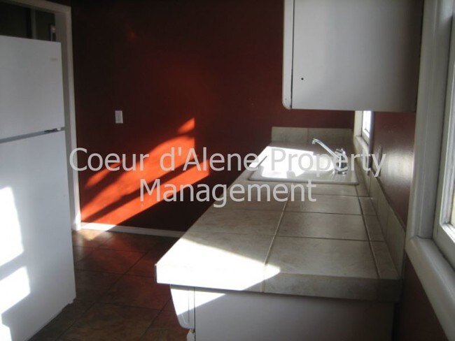 Building Photo - 1124 E Adeline Ave