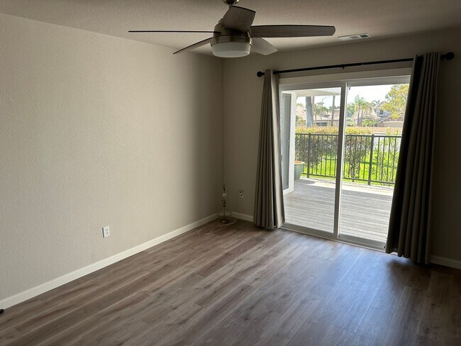 Foto del edificio - FANTASTIC DISCOVERY BAY REMODEL! TOP TO BO...