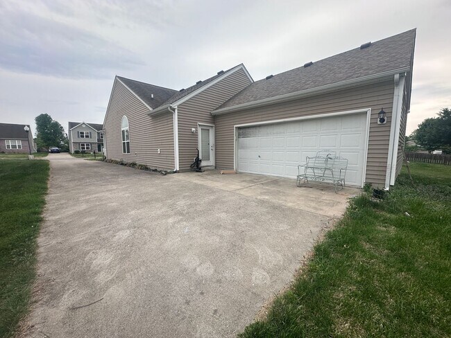 Foto del edificio - 5706 Bannon Crossings Dr