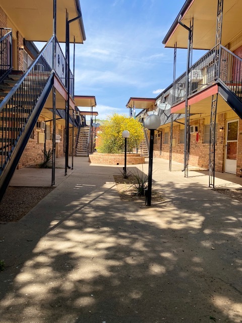 Building Photo - Melrose Park Apartments
